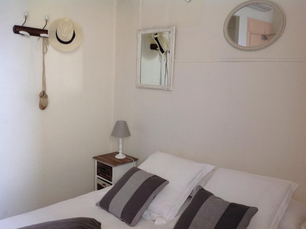 Hotel Lou Paradou Cagnes-sur-Mer Pokoj fotografie