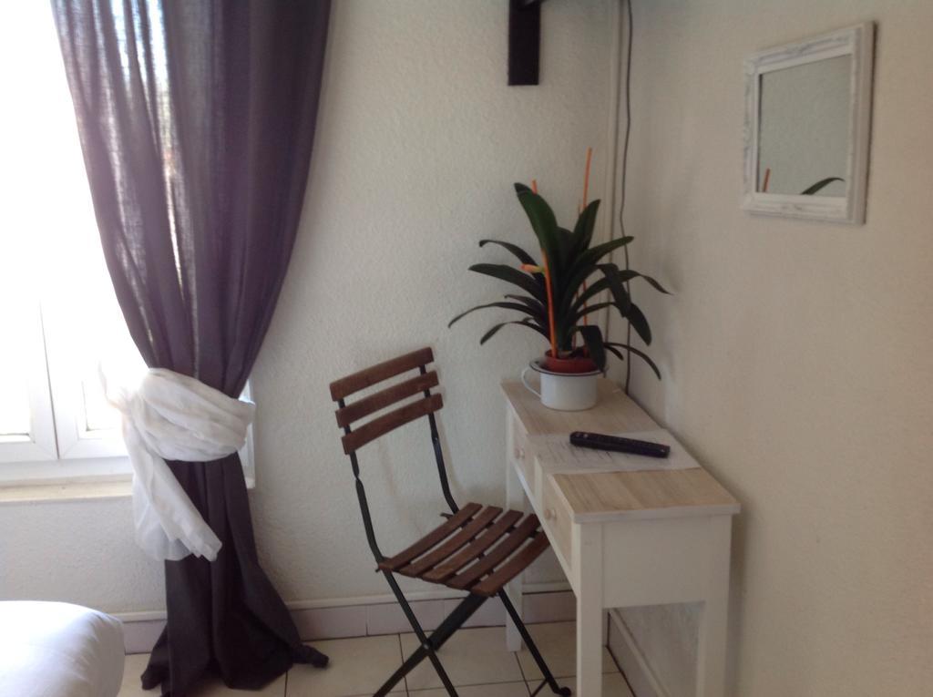 Hotel Lou Paradou Cagnes-sur-Mer Pokoj fotografie